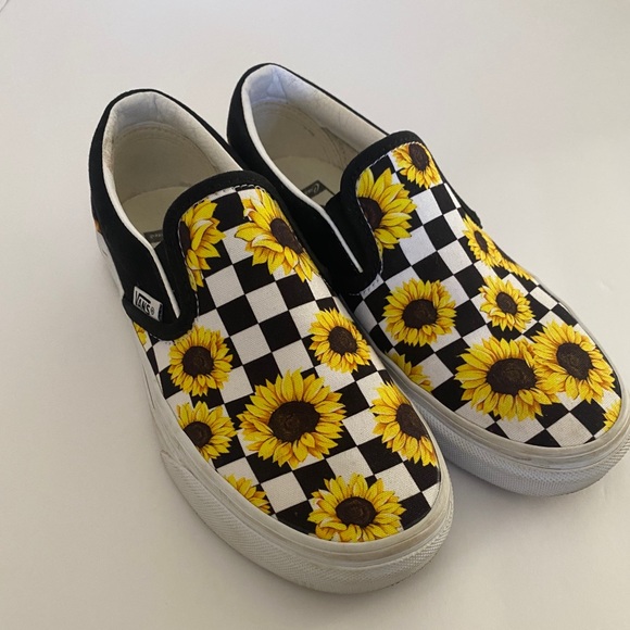 yellow daisy vans